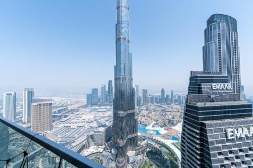 Downtown Dubai Bed & Breakfast | Room in an 4BR High Rise with Burj Khalifa and Fountain Views