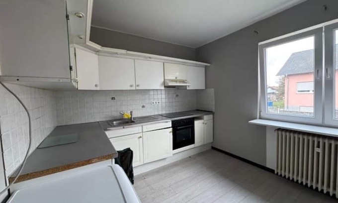 Ramstein-Miesenbach Apartment | Room in Landstuhl (Room 10, upper floor)
