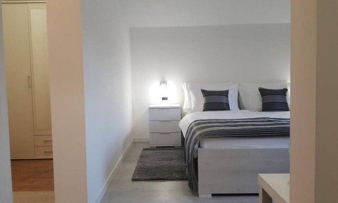 Ostarski Stanovi Bed & Breakfast | Room in Rakovica with Air condition, WIFI (4371-4)