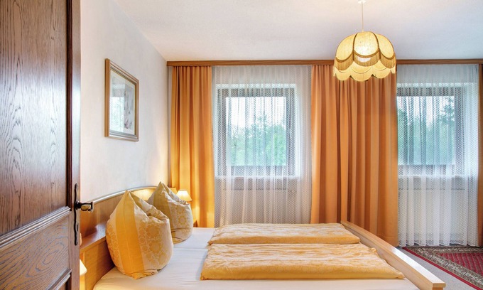 Bad Griesbach im Rottal House | Room 'Landhaus Strell - Zimmer 1' with Shared Terrace, Shared Garden and Wi-Fi