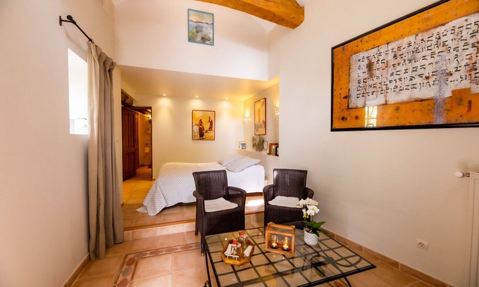Saint-Wambert-des-Trois-Vallees Bed & Breakfast | Room "La Romane" 2PERS with Balneo, breakfasts and access to swimming pool and SPA