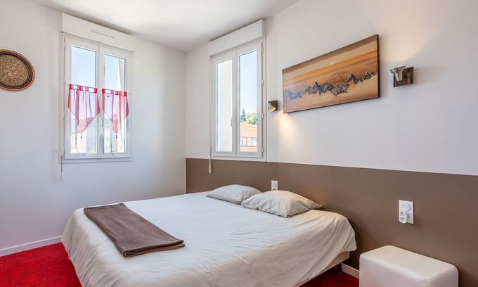 Chantonnay Apartment | Room 'N°01' with Wi-Fi