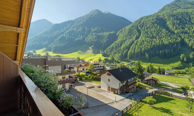 Valle Aurina Apartment | Room 'Pension Waldheim 10' with Mountain View, Shared Garden and Wi-Fi