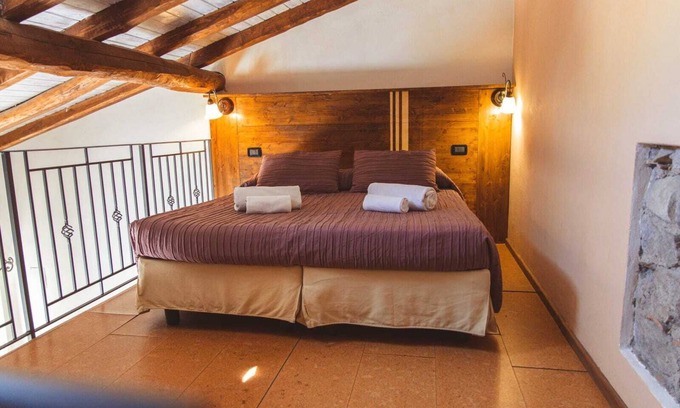Trappitello Apartment | Room 'Petru' with Mountain View, Wi-Fi and Air Conditioning