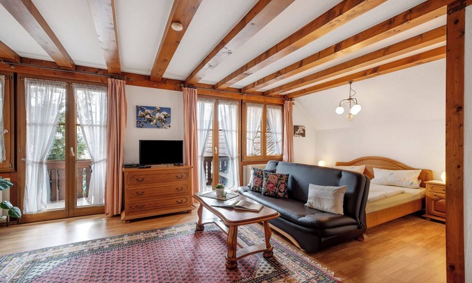 Kiechlinsbergen Apartment | Room 'Ruländer' with Private Balcony, Wi-Fi/incl. Breakfast