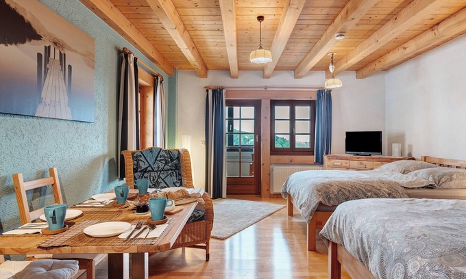 Loffingen Apartment | Room 'Titisee' with Shared Garden and Wi-Fi