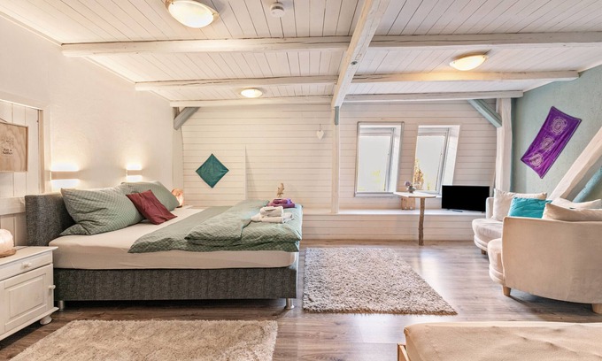 Cecilienkoog Apartment | Room 'Türkis' with Shared Garden