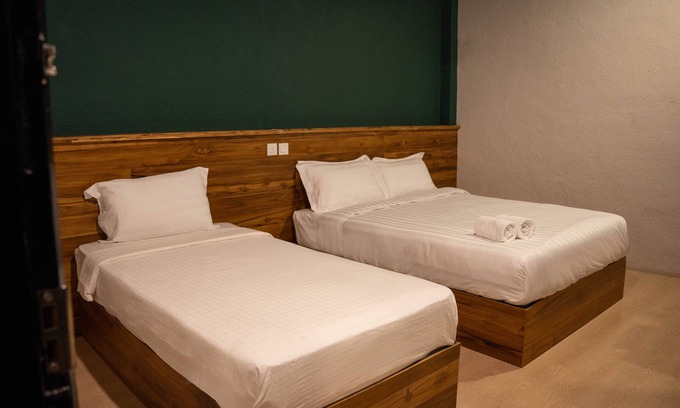 Pegawai Hotel | Room V @ Jalan Sultanah Near Bus Stop Batu Pahat