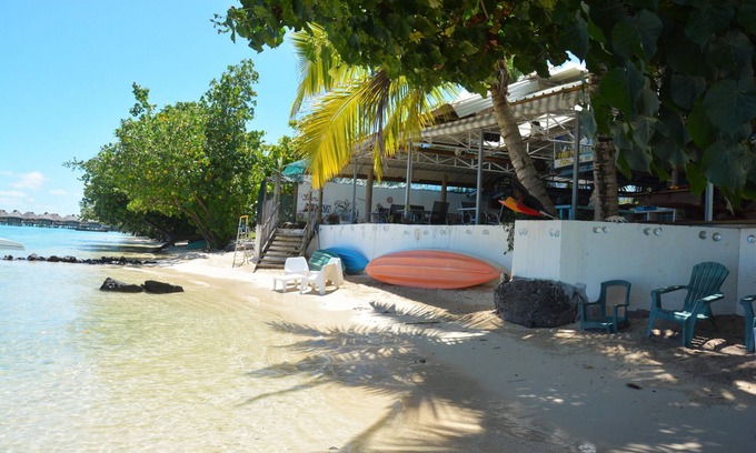 Pihaena House | Room Vaihere 4 pax beach access air-conditioned kitchen bathroom, free breakfast