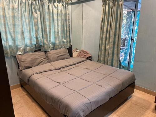 Pali Hill Apartment | Room with a Balcony at carters