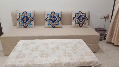 Pali Hill Apartment | Room with a private deck