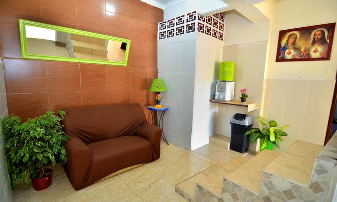 Aparecida House | Room with Balcony and Bathroom at Hotel Frei Galvão (hotelfreigalvao. Com. Br)