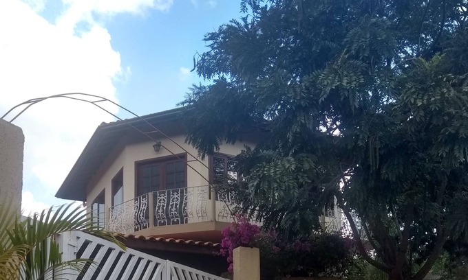 Lindoia House | Room with double bed, and bunk bed,