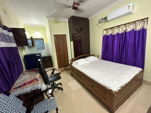 Bhubaneshwar Apartment | Room with king size bed
