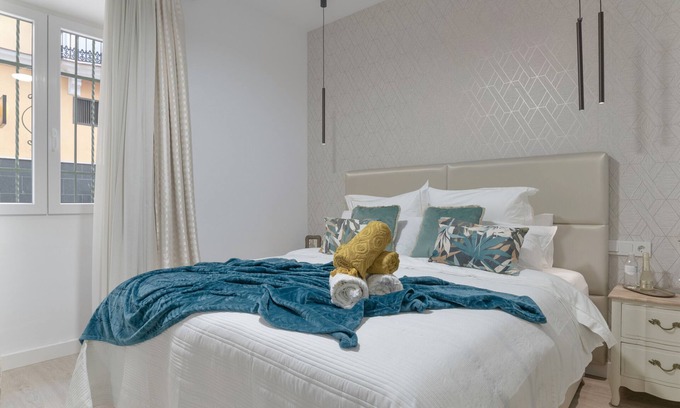 Alcala del Valle Apartment | Room 'Zafiro' with Mountain View, Shared Terrace and Wi-Fi