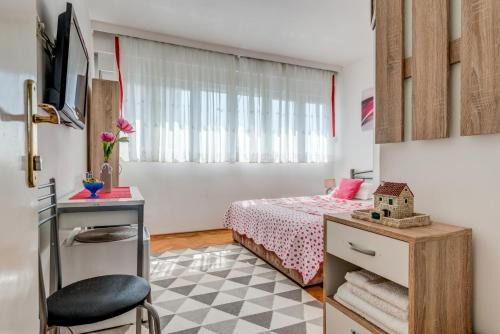 Split House | Rooms Alijev