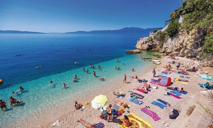 Sarsoni House | Rooms Croatia with parking, kitchen and dining area for guests