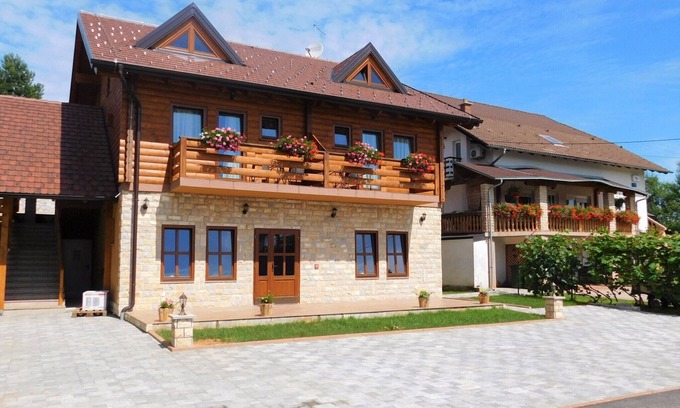 Grabovac Apartment | Rooms Ilija, (15145), Rakovica, hr