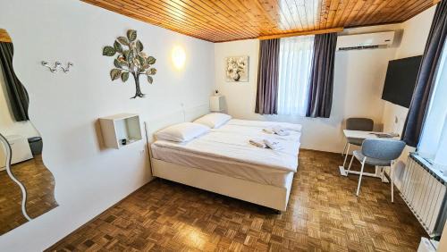 Seca House | Rooms Koblar