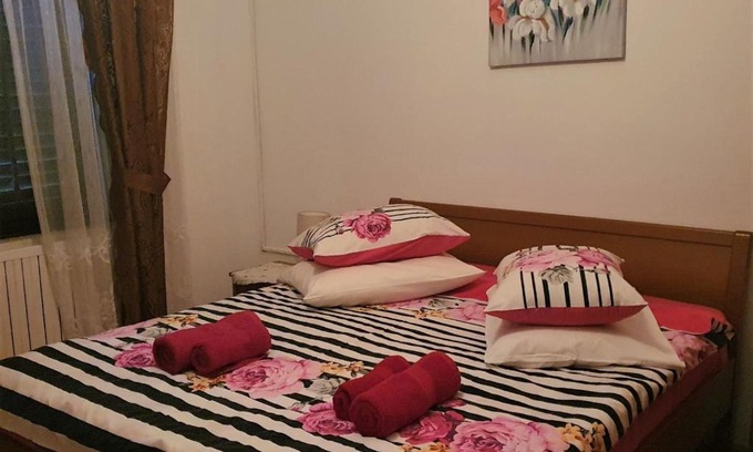 Fuskulin House | Rooms Roza with private bathroom Fuskulin country area 6 km from the beach