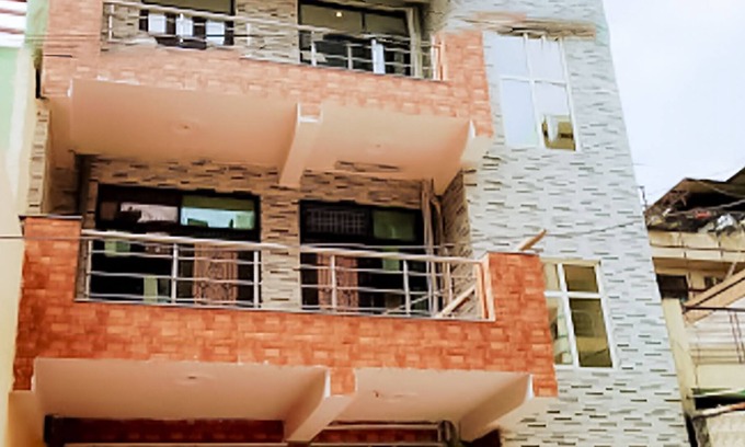 Sector 62 Hotel | Roomshala 073 Hotel Budget Stays