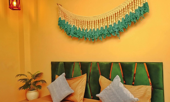 Sainik Farm Hotel | Roomshala 081 Manya Residency