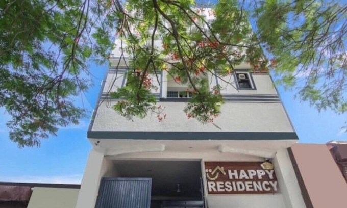 Sainik Farm Hotel | Roomshala 123 Happy Homes Saket