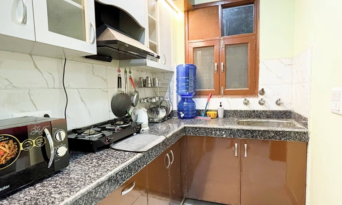 South West Apartment | Roomshala 177 Homestay Thehrav