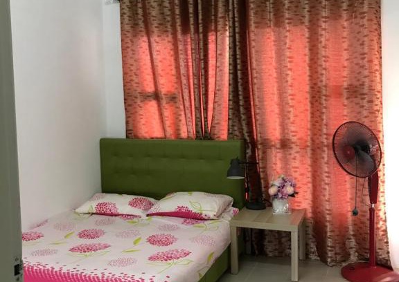 Putrajaya Bed & Breakfast | Roomstay in Putrajaya (Female only/Queen bed)