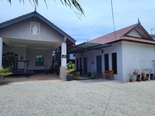 Kawasan Perindustrian Chendering House | Roomstay Kak Ton DELUXE ROOM
