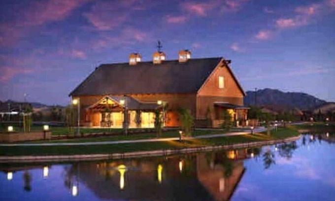 Power Ranch House | Roomy & Remodeled Modern Hacienda—5 bd 3.5 ba, 2 Masters and 3 kings!