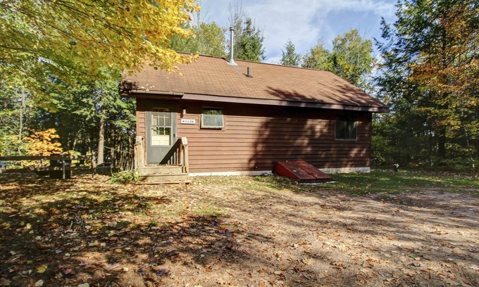 Lac du Flambeau Cabin | Roomy, Wisconsin Northwoods Lakeside Cabin w/private dock! Pet Friendly