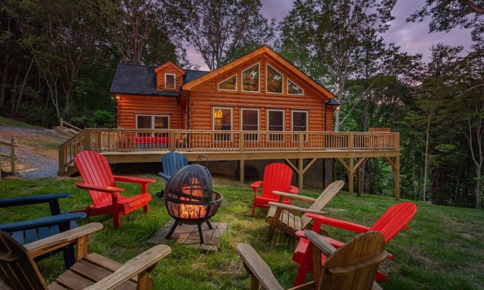 Fairview Villa | Rooster Nest! New Spacious Cabin