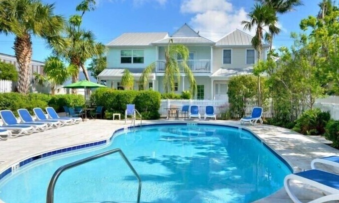 Bahama Village House | Roosters Perch at Truman Annex- LOW SUMMER RATES!