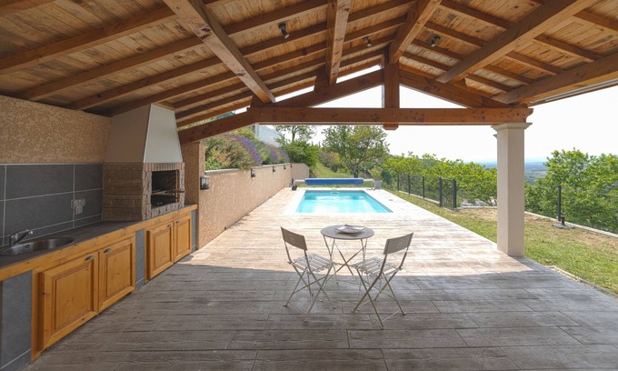 Villeneuve-de-Berg House | Rosa Gallica - Maison climatisée avec piscine