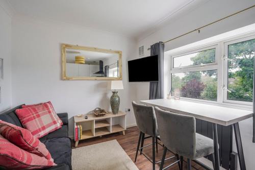 Wivenhoe Apartment | Rosabelle