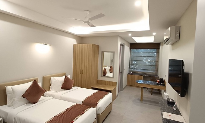 Sector 31 House | ROSASTAYS Gurugram Sec 31
