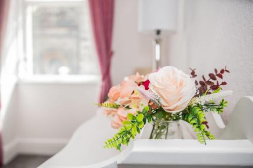 Ayr Apartment | Rose Apartment 2-Bed Apt Sleeps 4 Town Centre Ayr