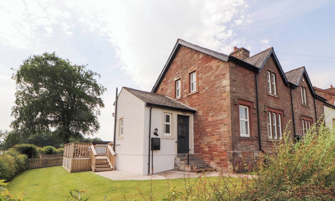Welton House | ROSE BANK COTTAGE, family friendly, with open fire in Dalston