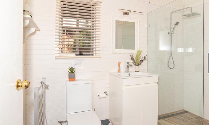 Cambewarra House | Rose & Barn Mountain View Cottages - South Coast Cambewarra