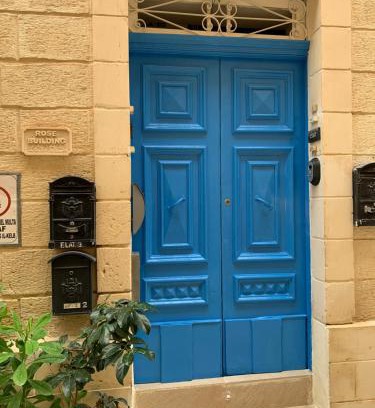 Cospicua Apartment | Rose Building Apartment