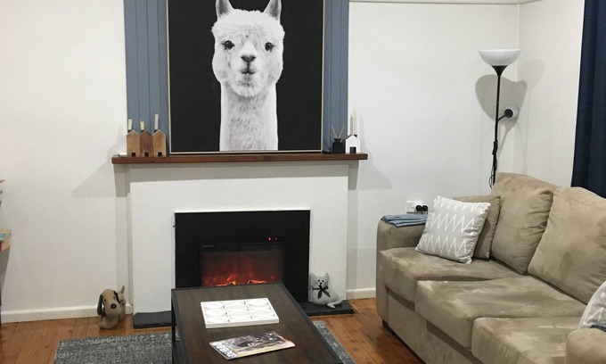 Dubbo Cottage | Rose Cottage - Pet and Family Friendly Accommodation