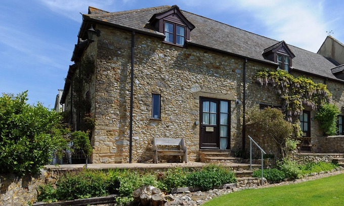 Axminster Cottage | ROSE COTTAGE, pet friendly, with a garden in Musbury