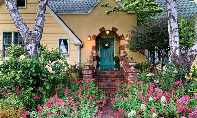 Arcata Cottage | Rose Court Cottage Garden Studio Near C.P.H. & Arcata Plaza