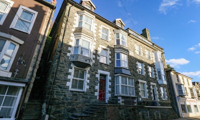 Barmouth Cottage | ROSE HILL, pet friendly, country holiday cottage in Barmouth