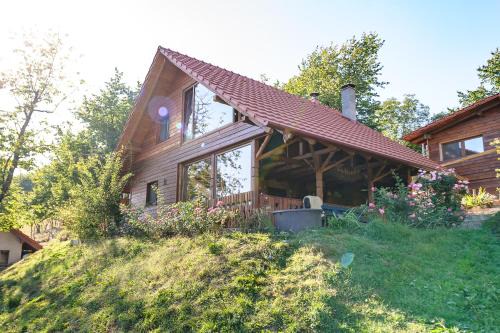 Valea Tirnei Bed & Breakfast | Rose Hip Hill Farm