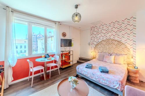 Roanne Apartment | Rose Roanne centre-ville - Parking & Clim