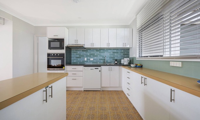 Warrnambool Apartment | Rosella Perch - Close to Warrnambool Racecourse