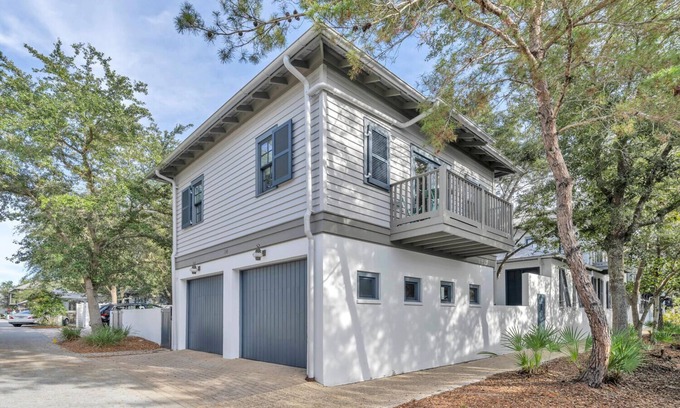 Rosemary Beach House | Rosemary "SummerSalt" | Studio Guest House | Sleeps 4 | Bikes!