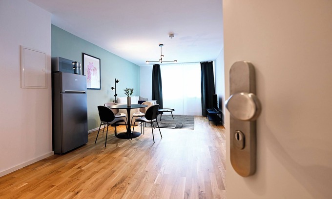 Fuerth Apartment | Rosengarten Apartments Fürth-City 10 min. to Nuremberg, trade fair, airport & subway